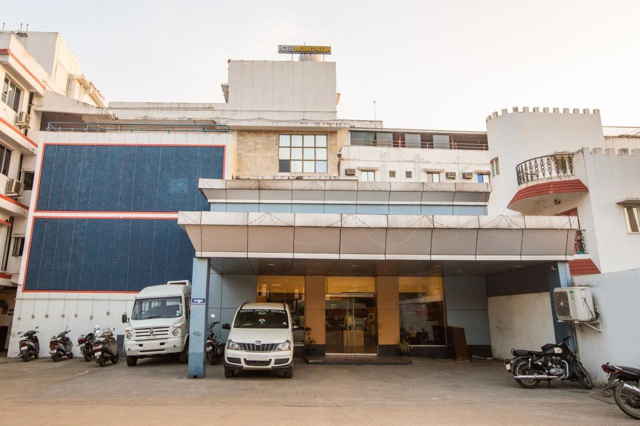 Capital O 69831 Hotel Mount Heera Madrás Exterior foto